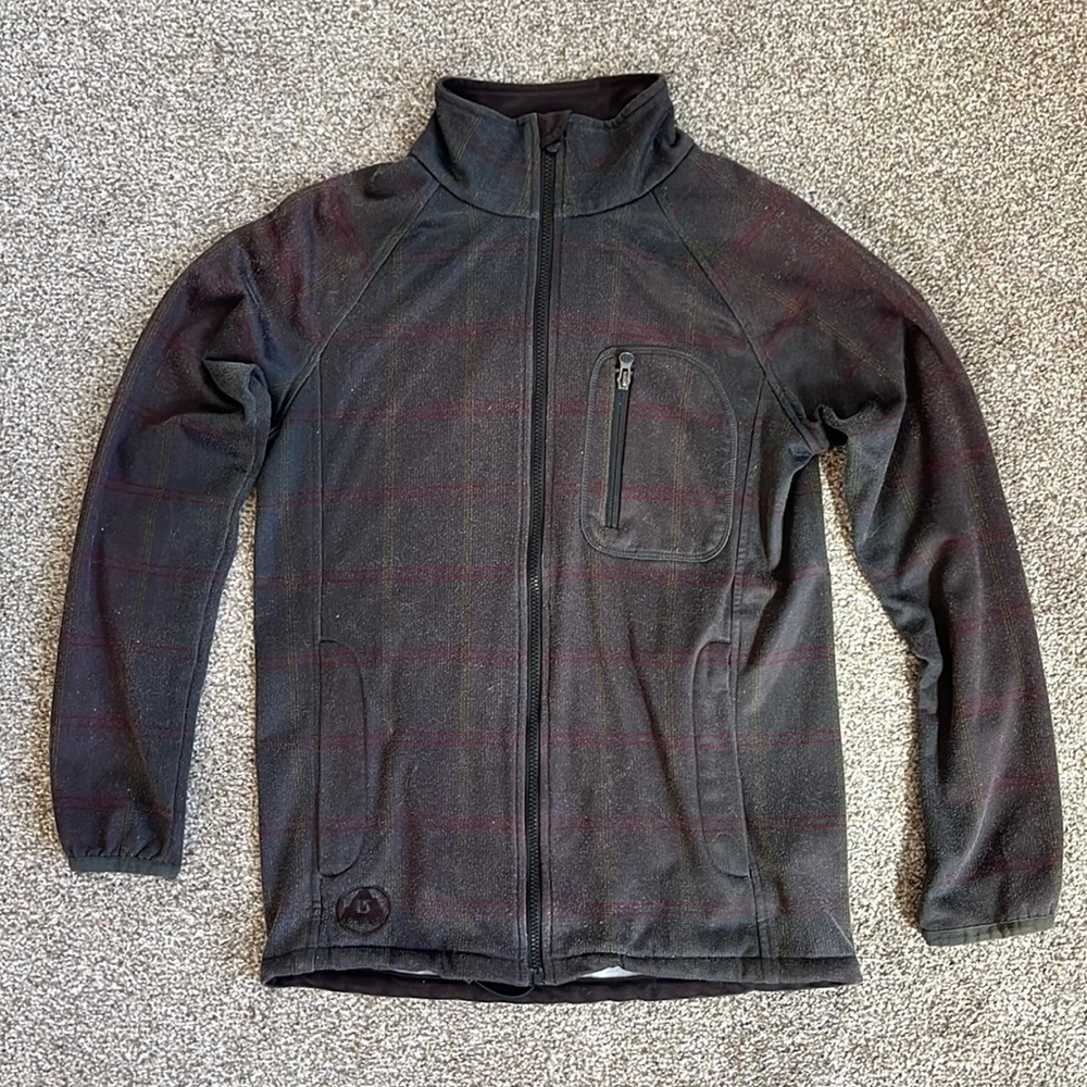 Black Burton button zip up jacket. Size small. Good condition.